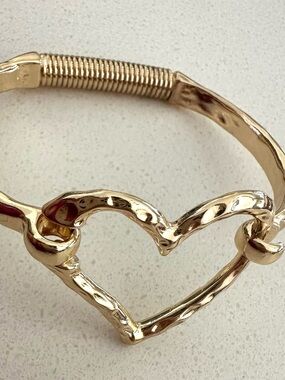 Gold Heart Link Bracelet - Women's Jewelry! New Without Tag